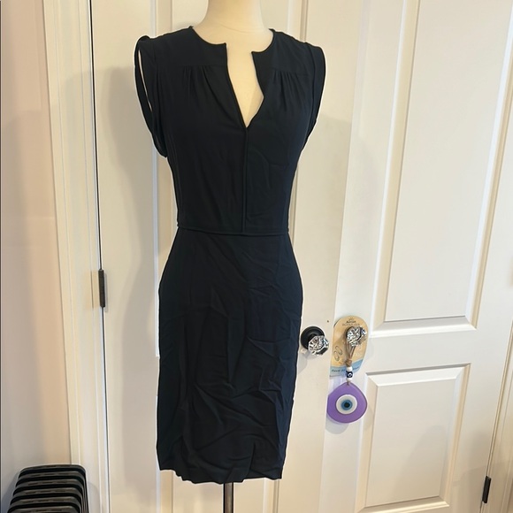 Theory Elegant Sleeveless Dress - Picture 6 of 12